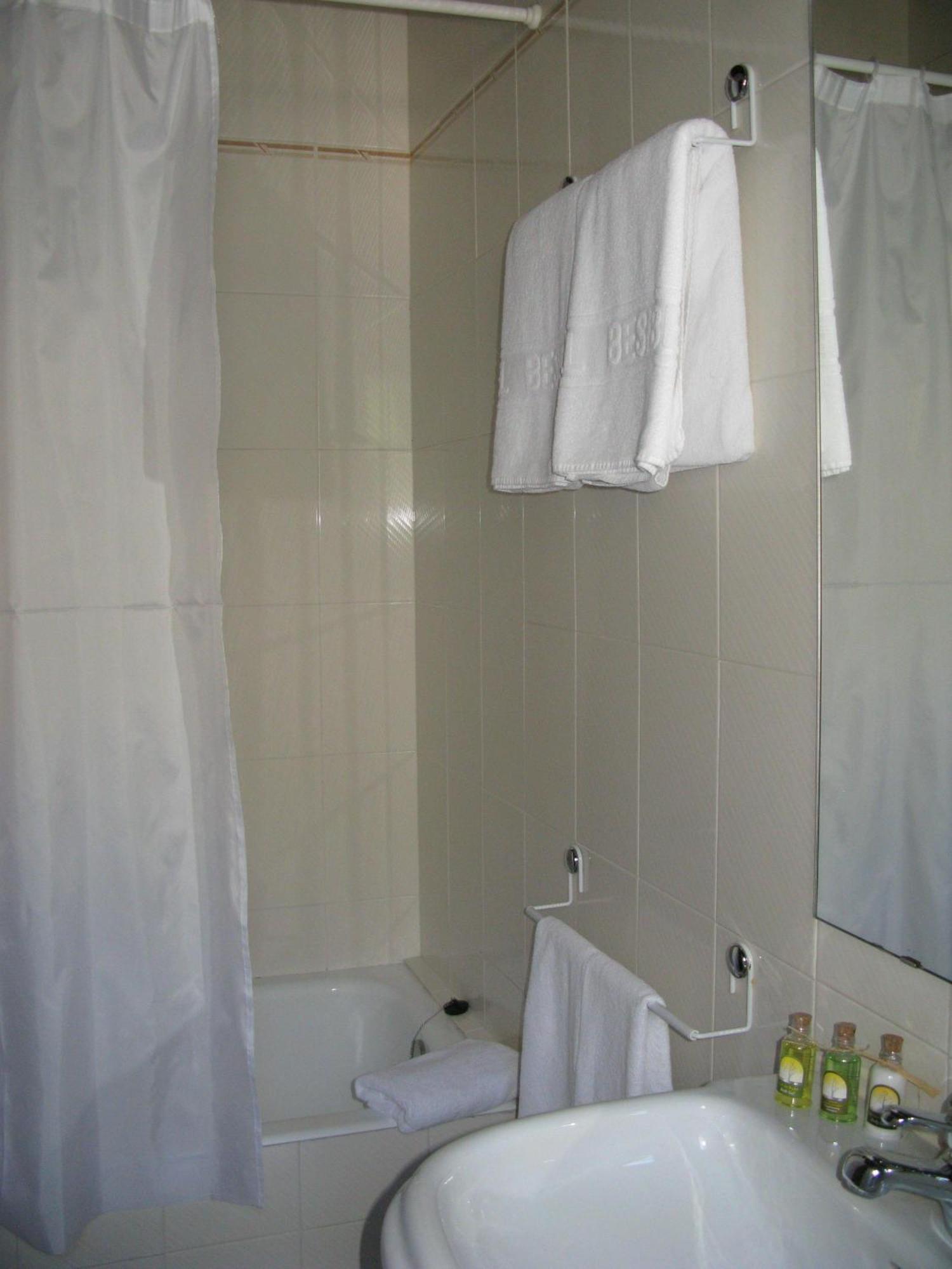 Besiberri Hotel Arties Luaran gambar