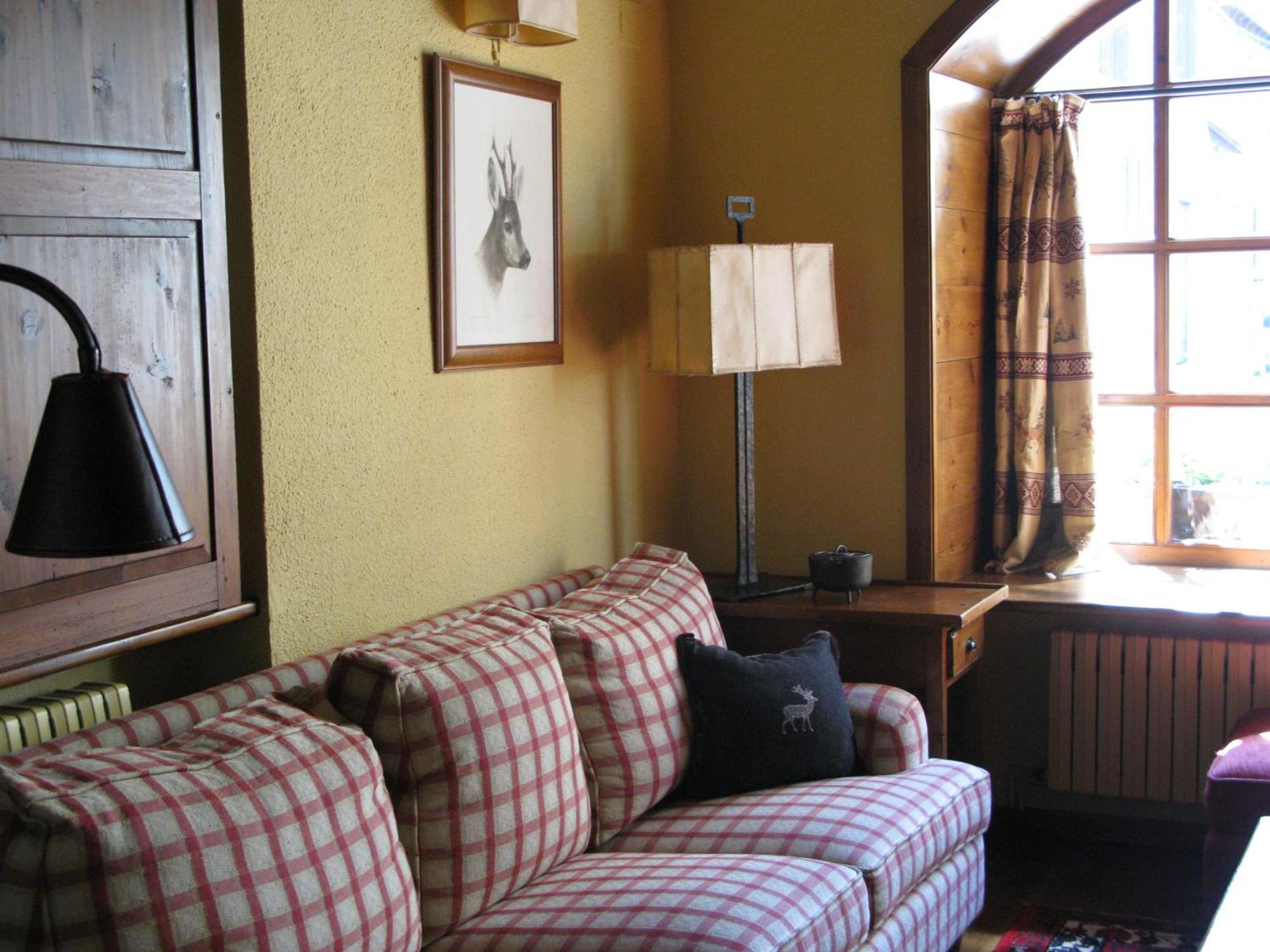 Besiberri Hotel Arties Luaran gambar